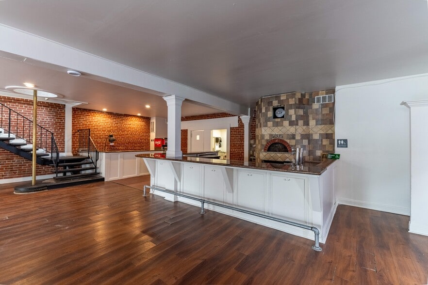 More Photos Of 55 5th St, Gilroy Restaurant For Sale