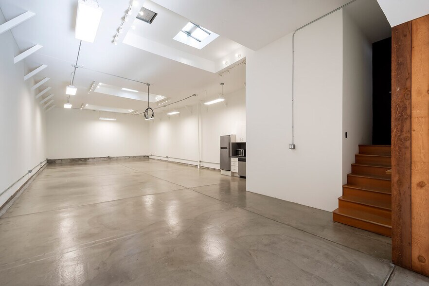 More Photos Of 450 Clementina St, San Francisco Showroom For Lease