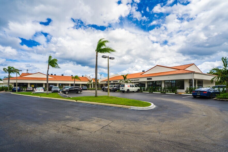 More Photos Of 450 NE 20th St, Boca Raton General Retail For Lease