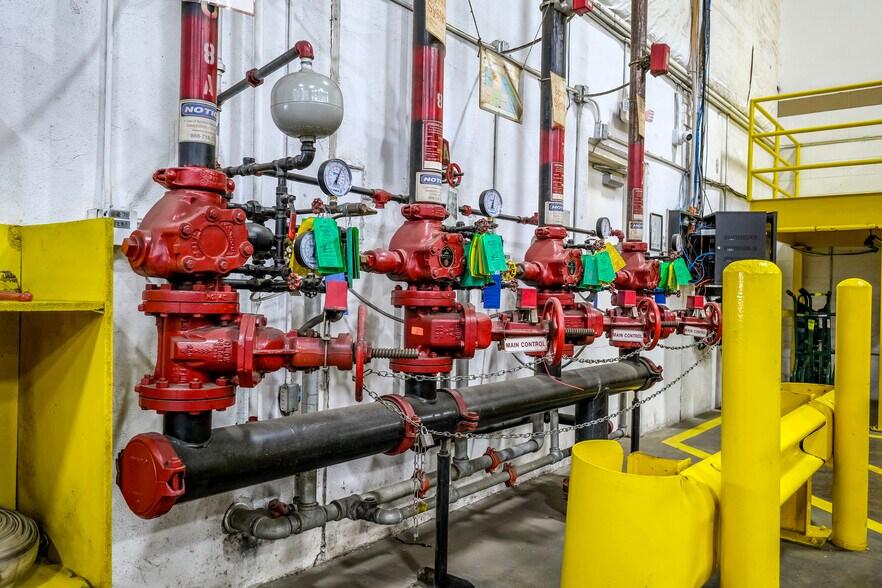 More Photos Of 121 Plantation Oaks Dr, Thomasville Distribution For Sale