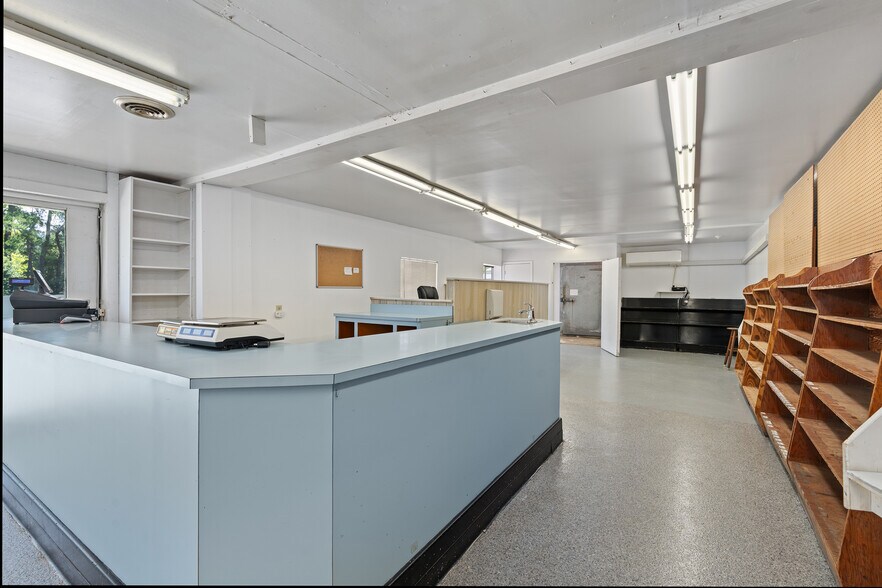 More Photos Of 8275 Carolina Blvd, Clyde General Retail For Sale