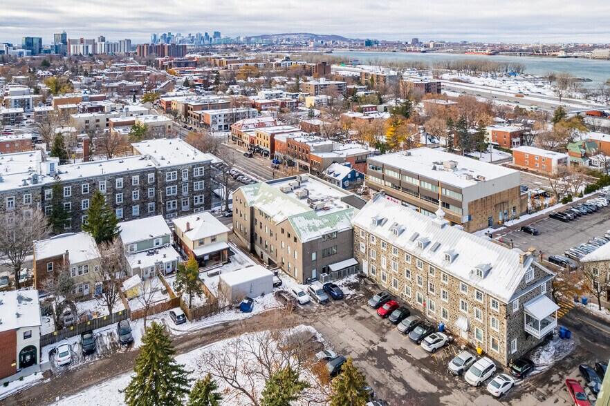 More Photos Of 50 Rue Saint-Charles O, Longueuil Office For Lease