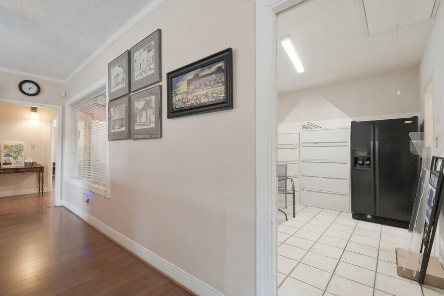 More Photos Of 1715 S 1st St, Austin Office For Sale