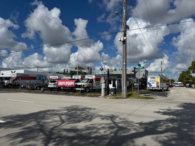 More Photos Of 1822 N Dixie Hwy, Hollywood Storefront Retail Residential For Sale