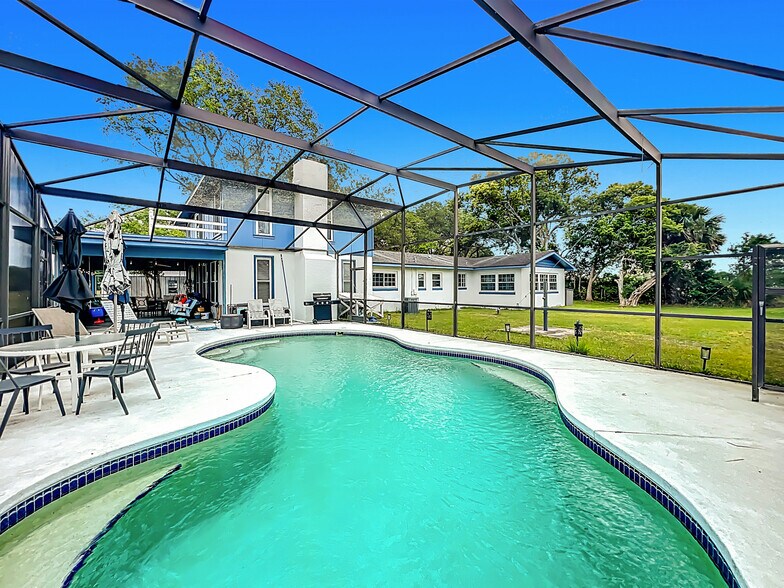 More Photos Of 7001 W Jones Ave, Mount Dora Airplane Hangar For Sale
