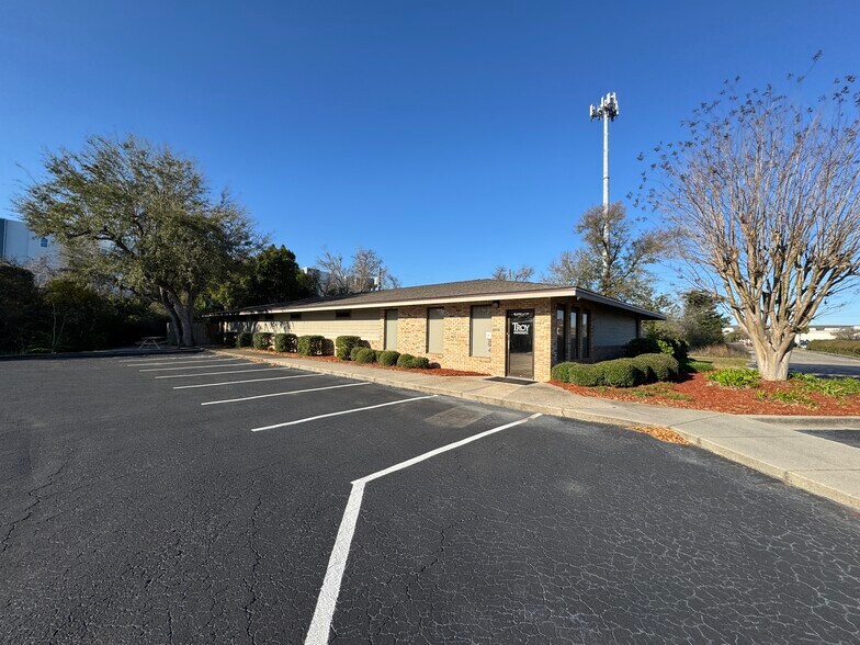 More Photos Of 527 AIRPORT Rd, Panama City Office For Sale