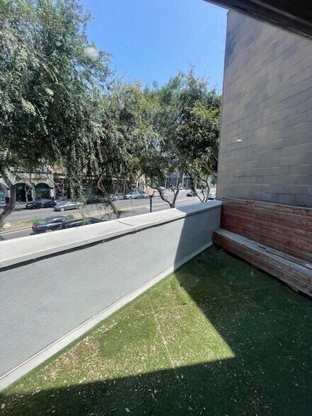 More Photos Of 872 Huntley Dr, West Hollywood General Retail For Lease