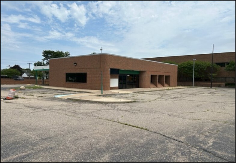 More Photos Of 19601 Vernier Rd, Harper Woods Bank For Sale