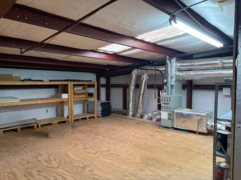 More Photos Of 3640 Hewatt Ct, Snellville Light Distribution For Sale