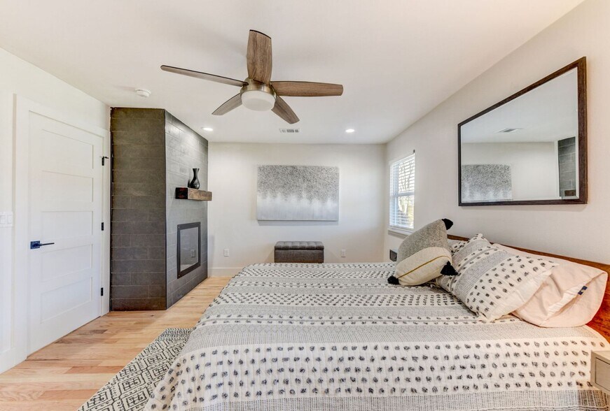 More Photos Of 7002 Whispering Oaks Dr, Austin Specialty For Sale