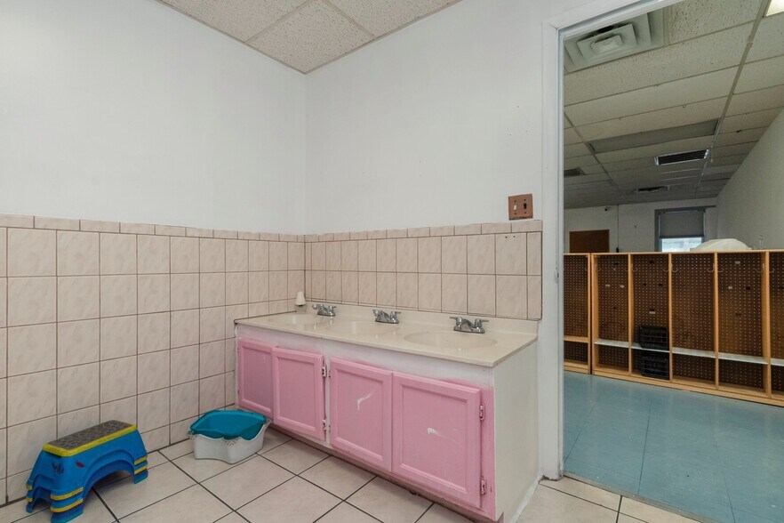 More Photos Of 211 Wise Ave, Dundalk Schools For Sale