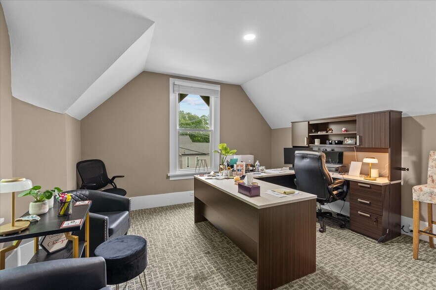 More Photos Of 306 N Thornton Ave, Dalton Office For Sale