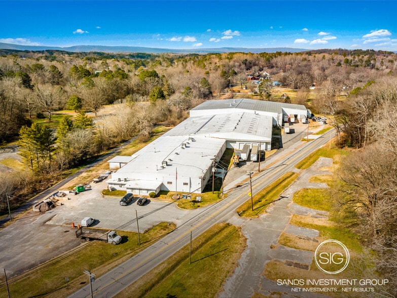 Primary Photo Of 601 Lee Ave, Chickamauga Manufacturing For Lease