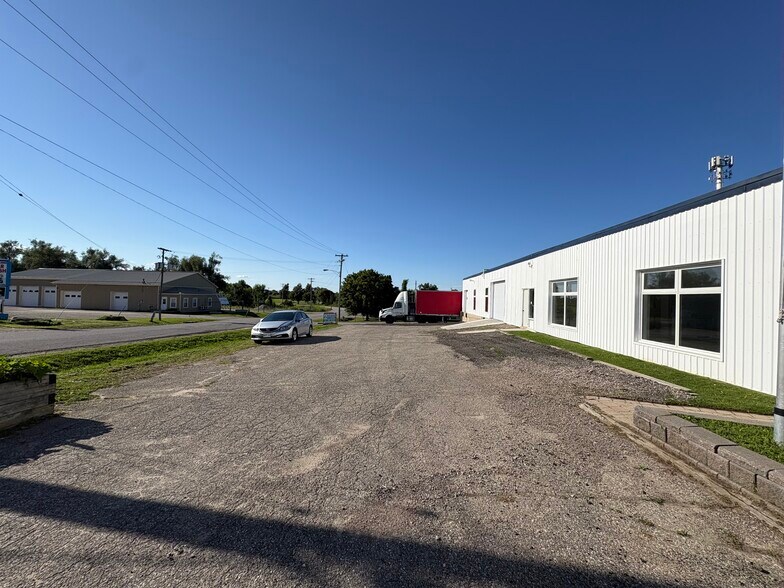 More Photos Of 115 Centennial Rd, Shelburne Warehouse For Lease
