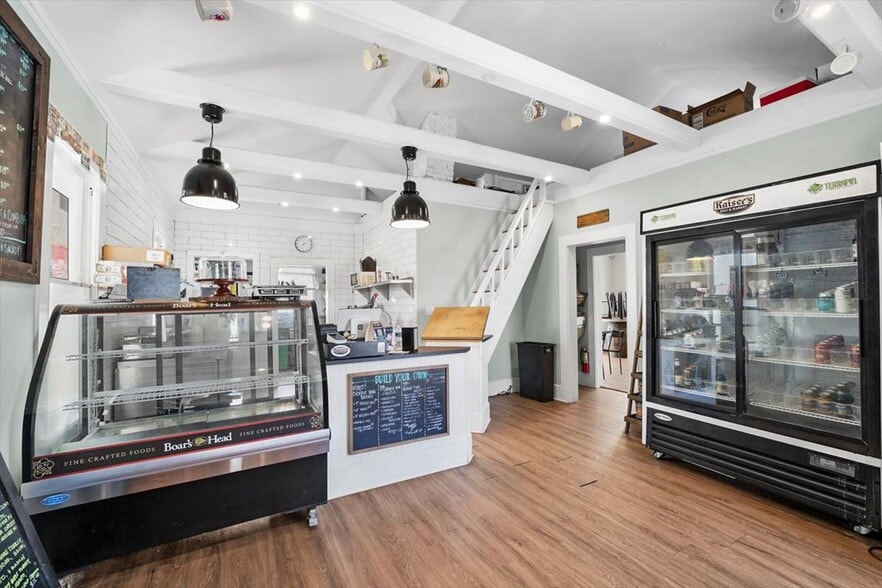 More Photos Of 4 White St, Saint Augustine Storefront For Lease