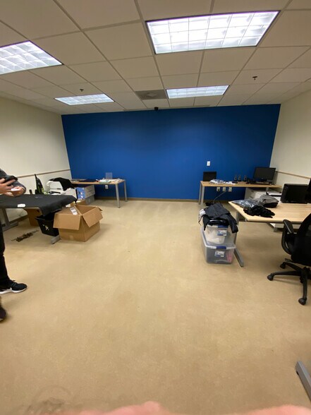 More Photos Of 43760 Trade Center Pl, Sterling Light Distribution For Lease