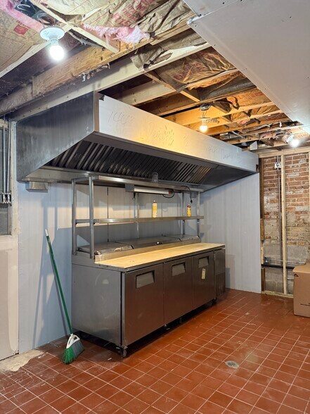 More Photos Of 2500 N Ashland Ave, Chicago Restaurant For Lease