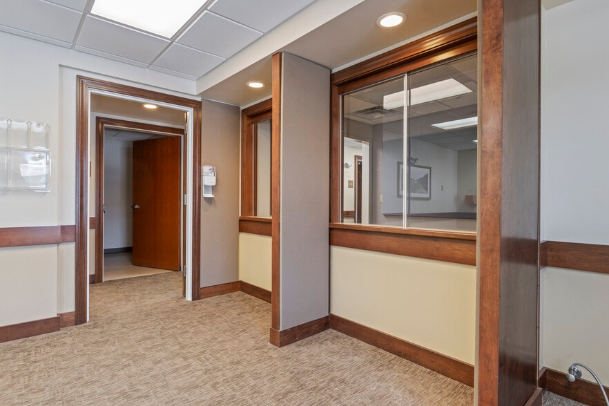 More Photos Of 11 Evergreen Dr, Oakland Office For Sale