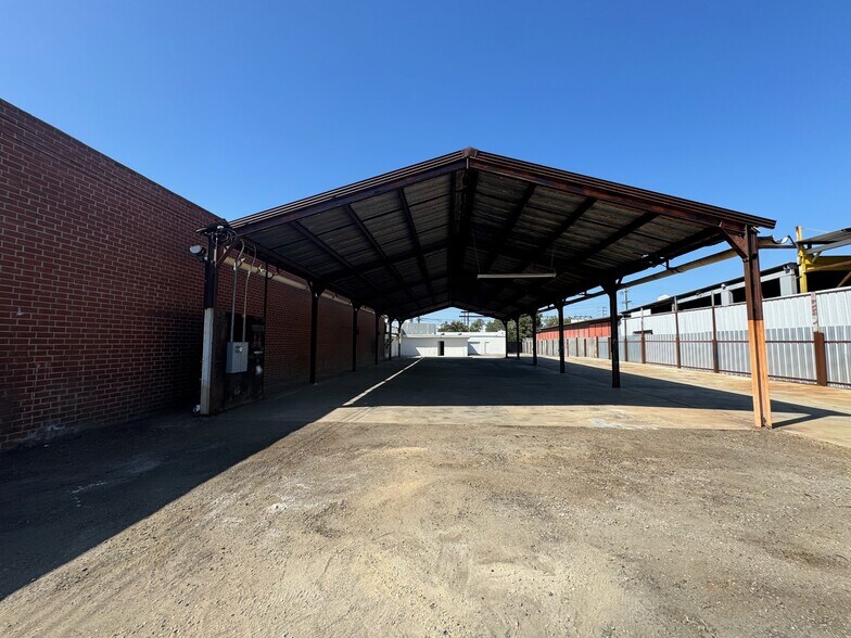 More Photos Of 1922 W Rosecrans Ave, Gardena Land For Lease