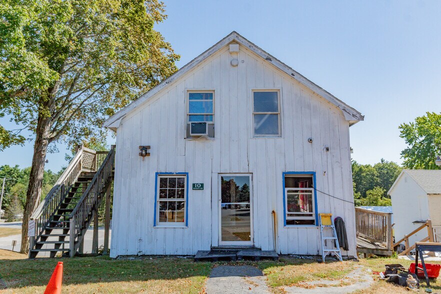 More Photos Of 10 Hardy Rd, Westbrook Freestanding For Sale