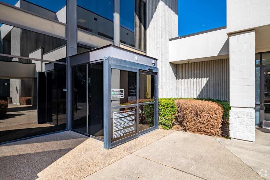 Primary Photo Of 3801 W 15th St, Plano Medical For Lease