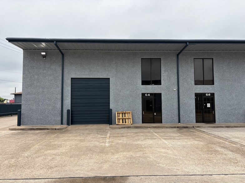 More Photos Of 5708 N Shepherd Dr, Houston Unknown For Lease
