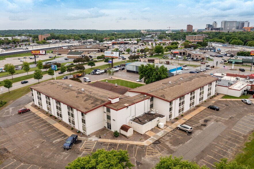 More Photos Of 435 16th Ave NW, Rochester Hotel For Sale