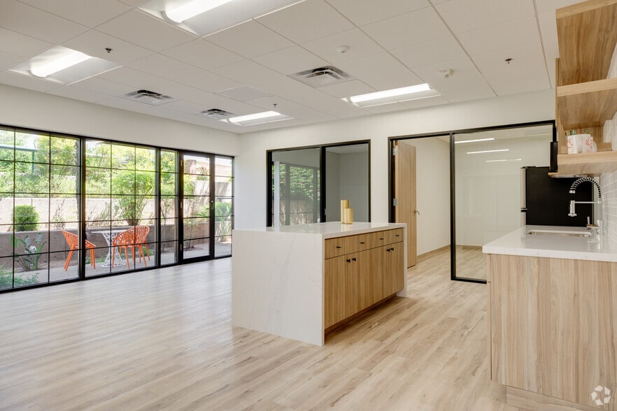 More Photos Of 2025 N 3rd St, Phoenix Unknown For Lease