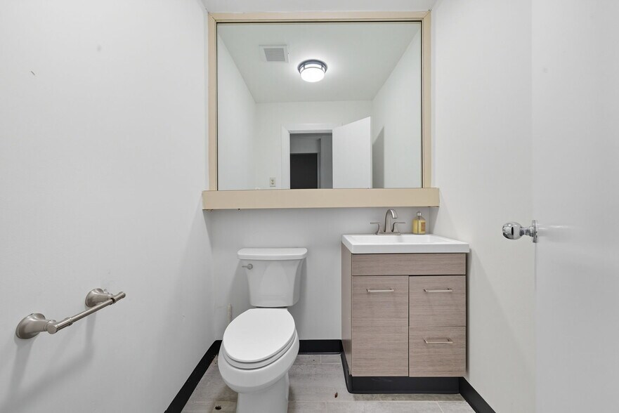 More Photos Of 4909 Main St, Houston Medical For Lease