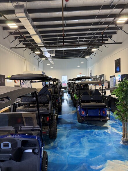 More Photos Of 16360 Innovation Ln, Fort Myers Showroom For Lease