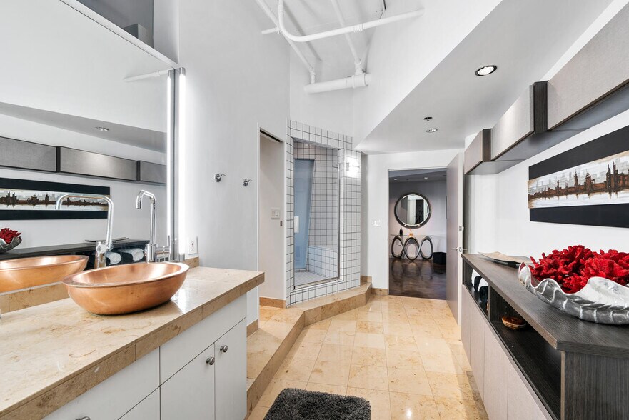 More Photos Of 1314 NW Irving St, Portland Office For Sale