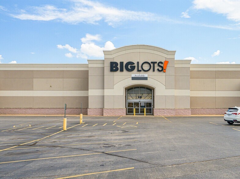 More Photos Of 28 E 15th St, Edmond Storefront For Sale