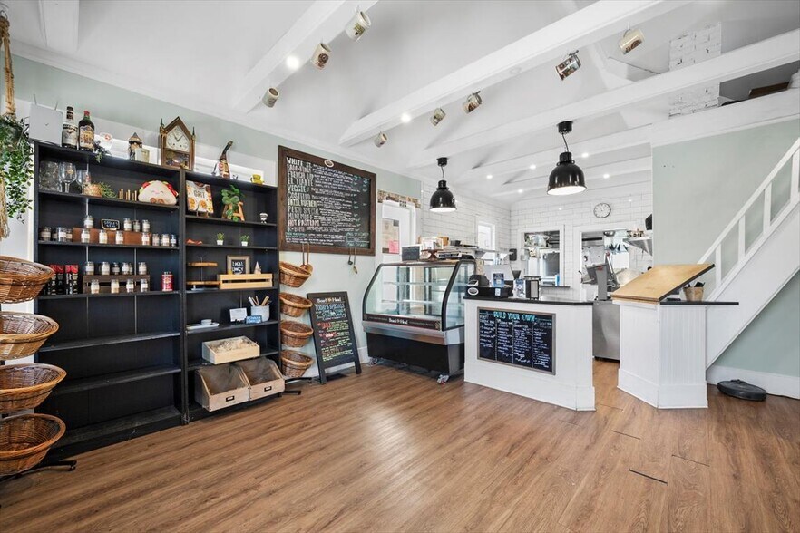 More Photos Of 4 White St, Saint Augustine Storefront For Lease