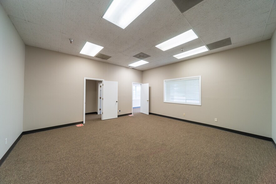 More Photos Of 1875-1895 25th St, Salem Unknown For Lease