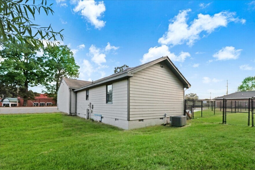 More Photos Of 651 N Brightleaf Blvd, Smithfield Daycare Center For Sale