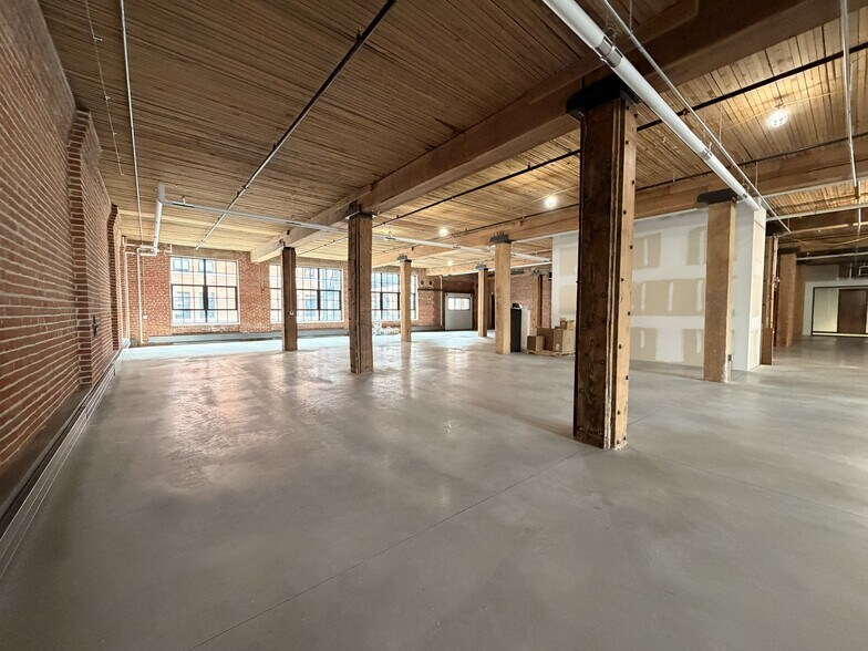 More Photos Of 1000 Jackson St, Dubuque Office For Lease