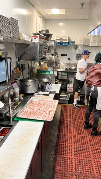 More Photos Of 5805 York Blvd, Los Angeles Restaurant For Lease