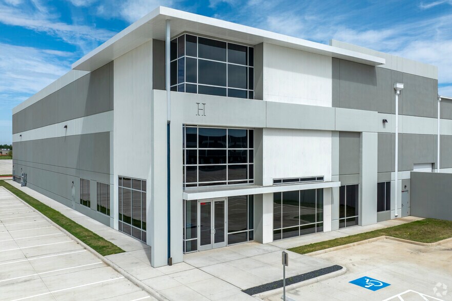 More Photos Of 2304 Reed Rd, Houston Distribution For Lease