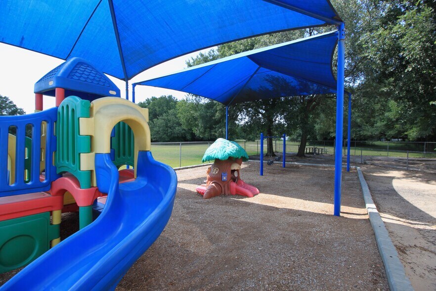 More Photos Of 3421 E Walnut St, Pearland Daycare Center For Sale