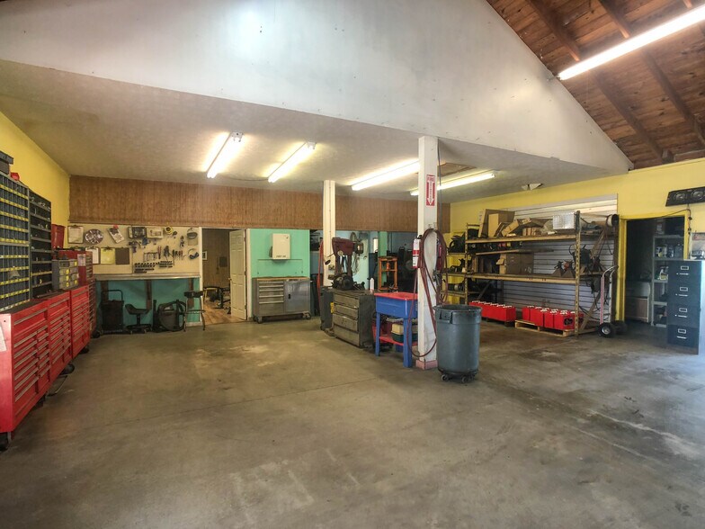 More Photos Of 1825 Overseas Hwy, Marathon Office For Lease