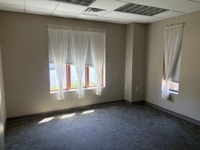 More Photos Of 2555-2565 E Calumet St, Appleton Office For Sale