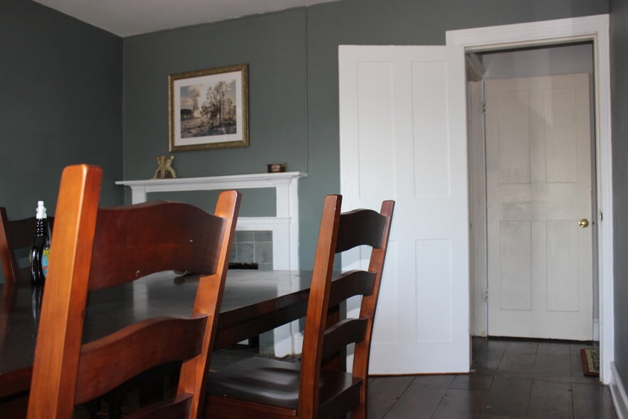 More Photos Of 88 Bradley Rd, Woodbridge Office For Sale