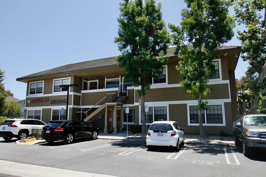 More Photos Of 2900 Bristol St, Costa Mesa Office For Sale