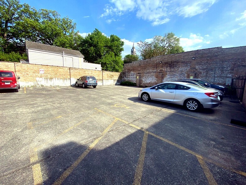 More Photos Of 1100-1106 S State St, Lockport Apartments For Sale