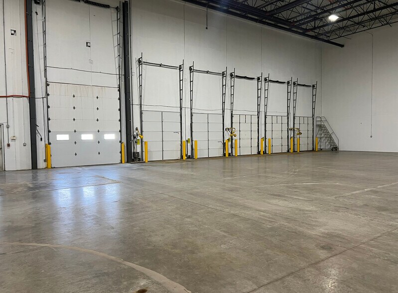 More Photos Of 1455 Sequoia Dr, Aurora Distribution For Lease
