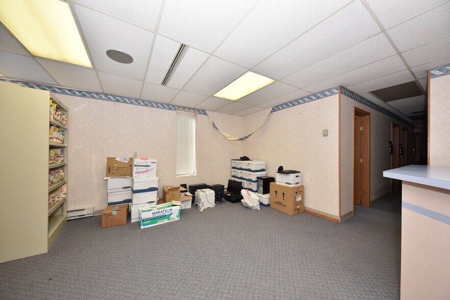 More Photos Of 7400 W Brown Deer Rd, Milwaukee Office For Sale