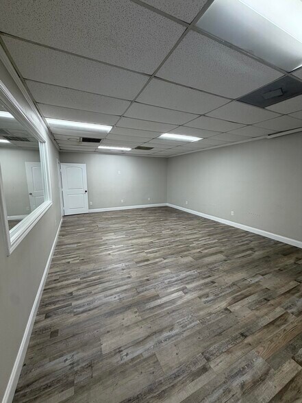 More Photos Of 4429 Spencer Hwy, Pasadena Warehouse For Lease