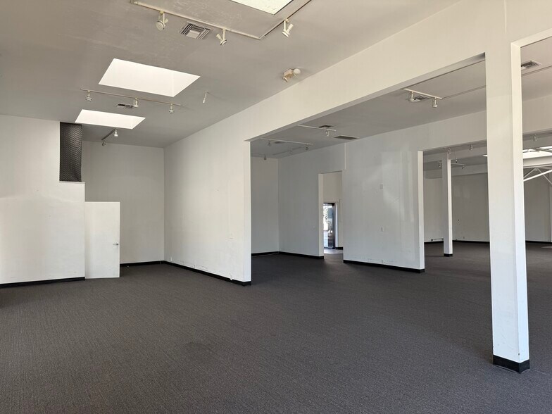 More Photos Of 8069 Beverly Blvd, Los Angeles Storefront Retail Office For Lease