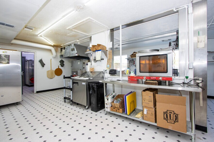 More Photos Of 1315 Cleveland Ave, Ashland General Retail For Sale