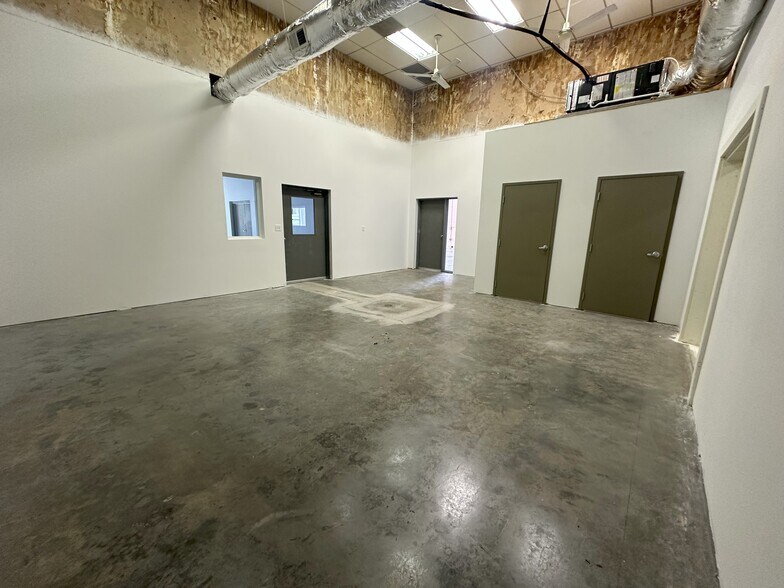 More Photos Of 5911 Echo Dr, Knoxville Warehouse For Lease